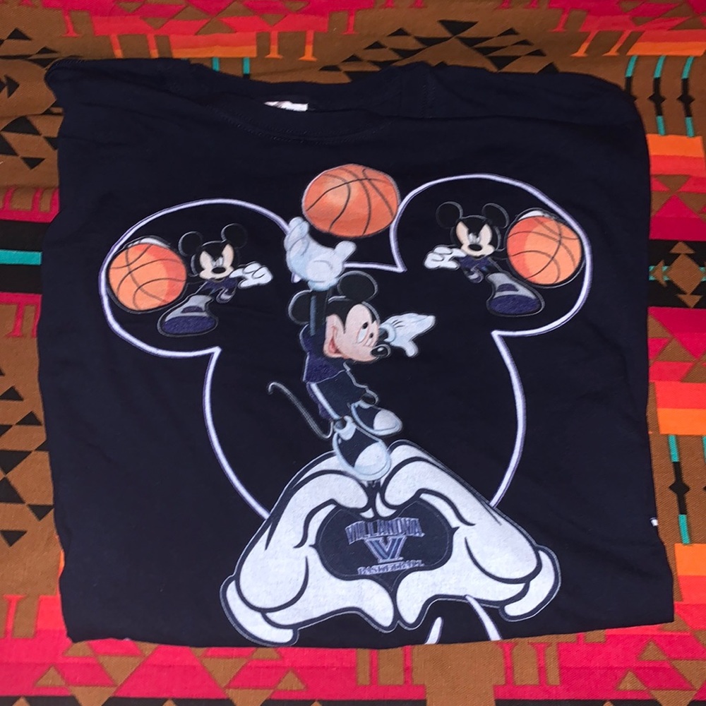 Men’s medium Fruit of the Loom Mickey Mouse Villanova Wildcats shirt